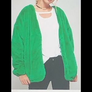👚 Green with envy faux fur jacket